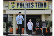 Bupati Sukandar Pimpin...