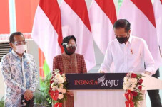 Olah Sampah Jadi Listrik,...