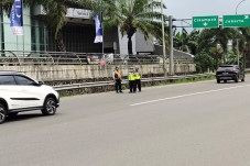 7,5 Jam, 25 Kendaraan...