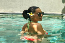 4 Potret Cantik Vicky...
