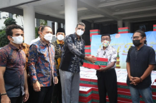 700 Paket Sembako Dibagikan...