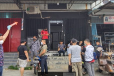 Ruko Tak Kunjung Buka,...