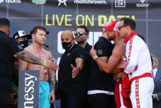 Canelo Diejek Gagal...