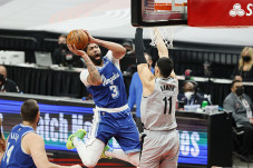 Lakers Terlempar dari...