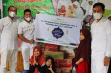 Jamsyar Salurkan Infak...