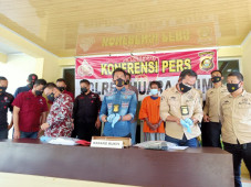 Mantan Istri Sering...