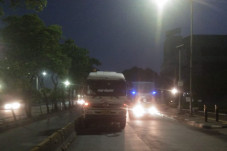 Hati-Hati, Ada Truk...