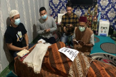 Tiba di Rumah Duka,...