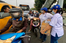 Pengguna Jalan di Depan...