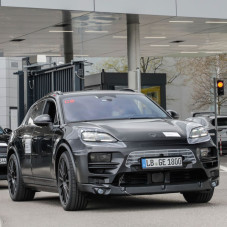 Siap-siap, Porsche Macan...