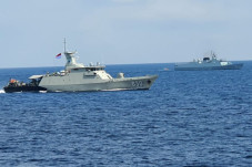 2 KRI TNI AL Latihan...