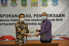 Pemkab Tangerang Raih...