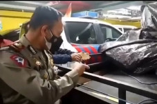 Pagi Buta, Mobil Pikap...
