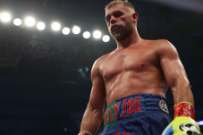 Terluka Dihajar Canelo...