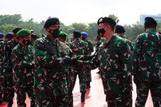 5 Perwira Marinir Naik...