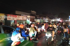 Ada Pasar Kaget, Malam...