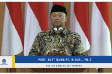 Naik Kelas, Universitas...