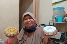 Bisnis Musiman Kue Kering...