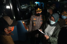 Bus Nakal Ketahuan Angkut...
