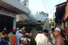 Ditinggal Salat Ied,...