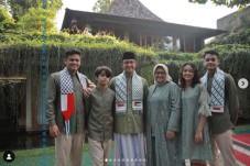 Unggah Foto Bersama...