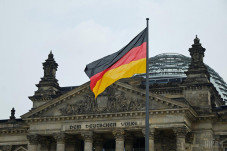 Jerman Cabut Kewajiban...