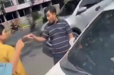 Viral Keributan di Hari...