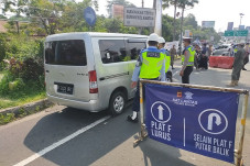 Mobil Berplat Luar Bogor...