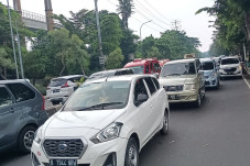 Kendaraan Sulit Bergerak,...