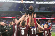 Bawa Leicester Juara,...