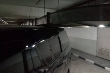 Pengemudi Alphard yang...