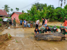 28 Rumah Terendam Banjir...