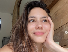 Pevita Pearce Resmi...
