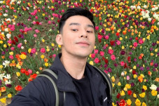 Duduk di Atas Gerobak...