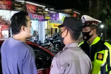 Ditanya KTP, Pengemudi...