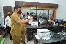 Hari Pertama Kerja,...