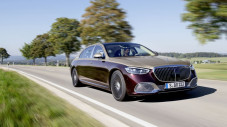 Sedan Termewah Mercedes-Benz...