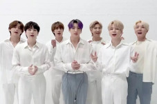 BTS Menangkan Best Music...