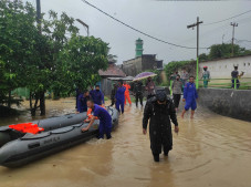 Diguyur Hujan Deras,...