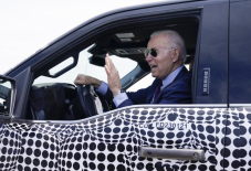 Komentar Joe Biden Naik...