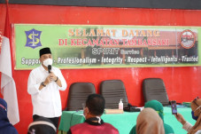 Berkantor di Kelurahan,...