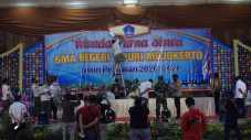 Wisuda Dua SMA Dibubarkan...