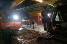 Bangunan Ruko yang Tutupi...