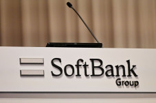 SoftBank Investasi USD60...