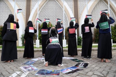 Gambarkan Kekejaman...