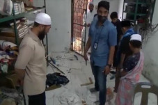 Penjaga Masjid Luka...
