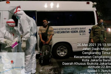 Ratusan Pemudik Tiba...