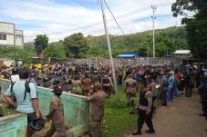 Bersihkan Asrama Mahasiswa,...