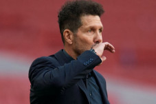 Simeone Ingin Pemain...
