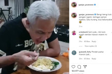 Disindir Kebelet Nyapres,...